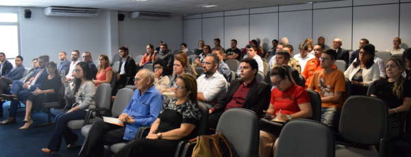 Público que foi assistir ao lançamento da implantação do blockchain