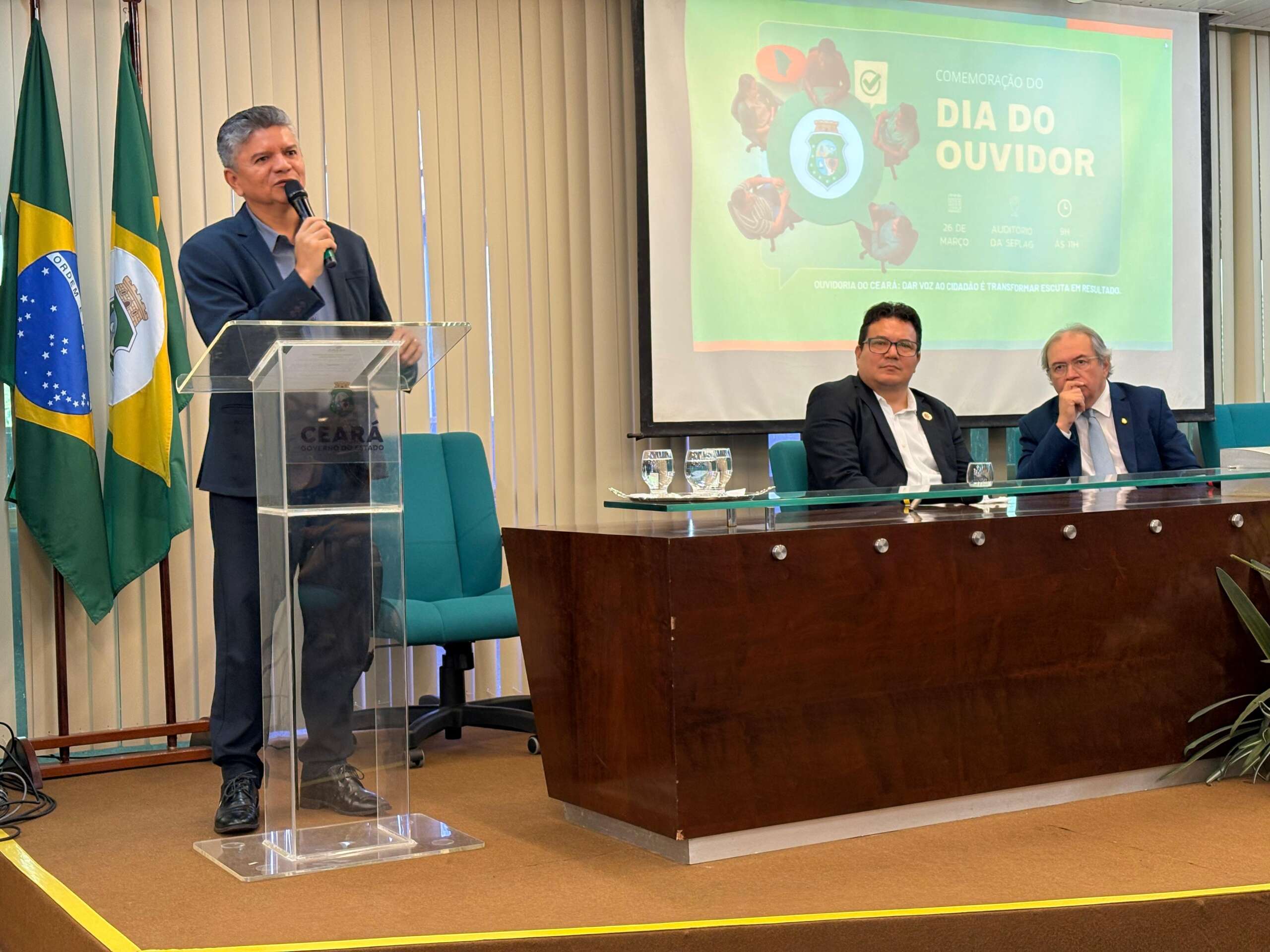 Ouvidoria da Jucec participa de solenidade do Dia Estadual do Ouvidor promovida pela CGE